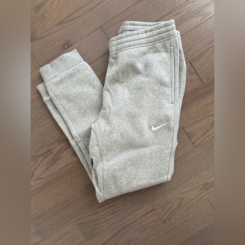 Nike MENS tapered leg joggers LG